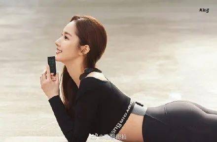 百花体坛朴敏英健身运动照肤白貌美笑容温暖治愈欧尼完美身材令人羡慕