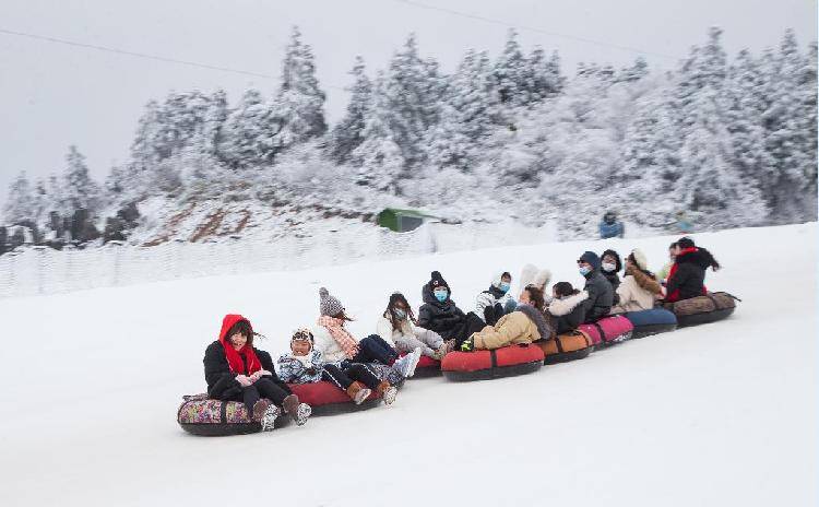 仙女山迎来今年第一场强降雪，这周末赏雪滑雪走起