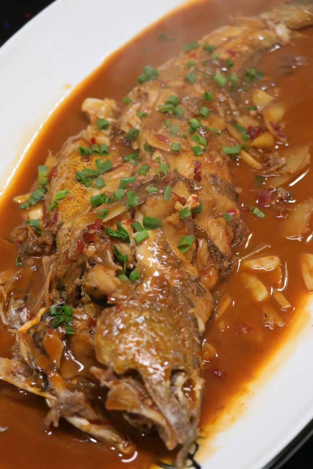 红烧米鱼枪蟹的蟹肉洁白,口感清甜,因为足够新鲜,所以适合清蒸!