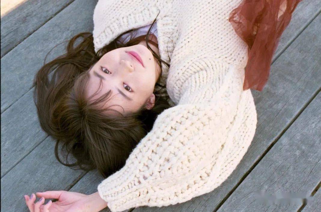 雀斑少女井桁弘惠的最新写真,超元气!