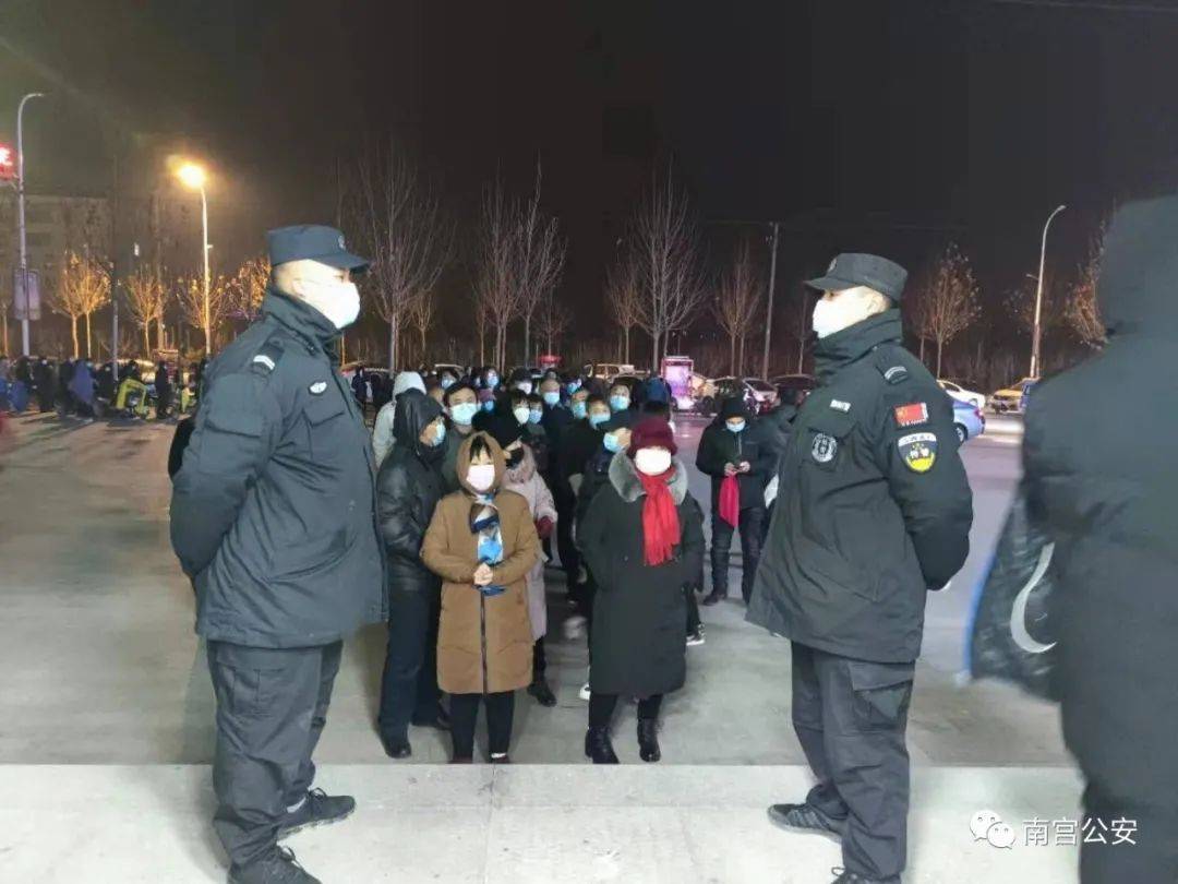 南宫公安全警出击,守一道门,护一城人!_疫情