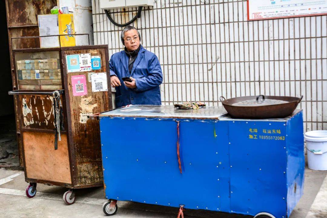 阜阳这家15年水饺摊没门店,不起眼,人气高!_饺子