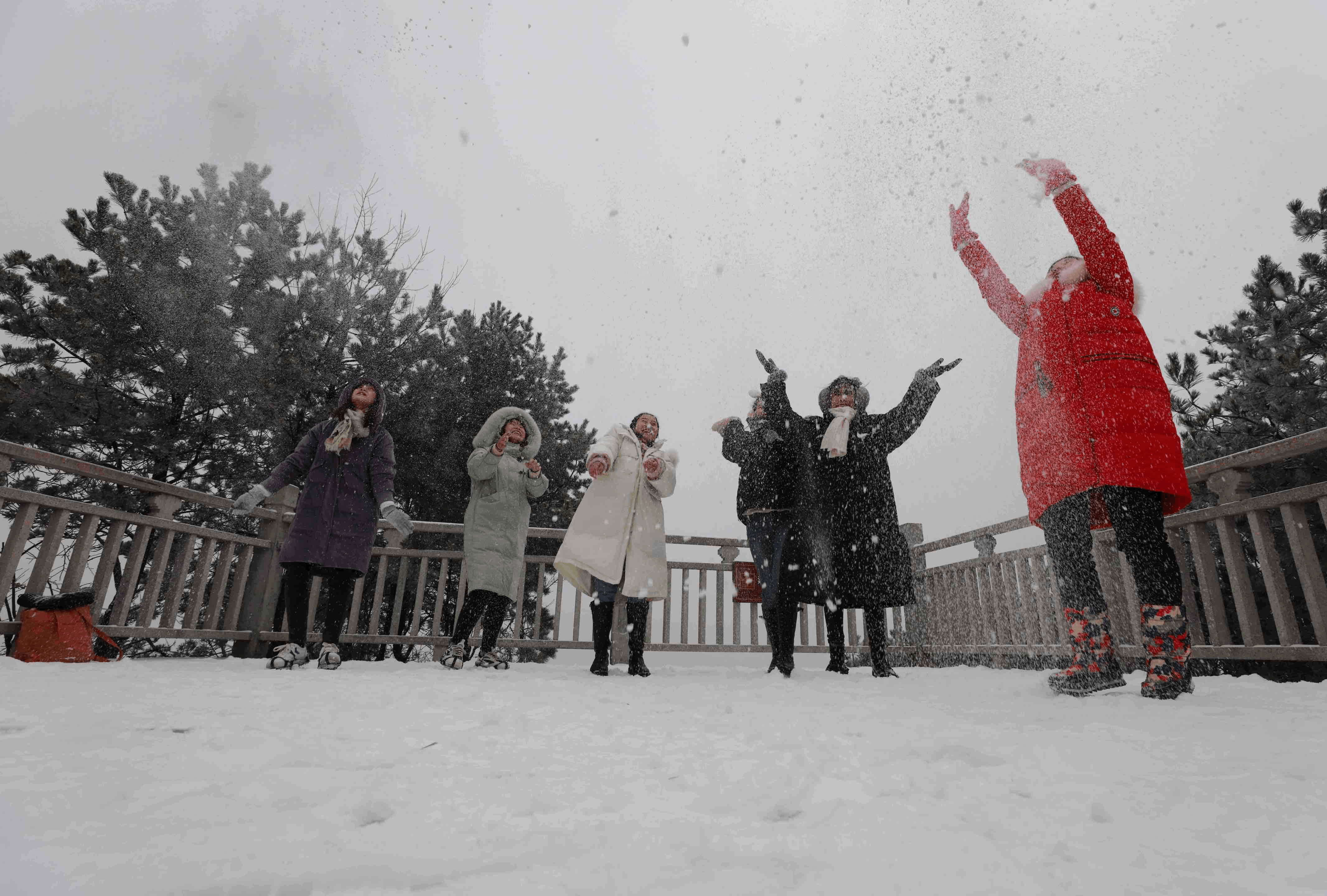 张家界武陵源景区迎来2021年第一场雪