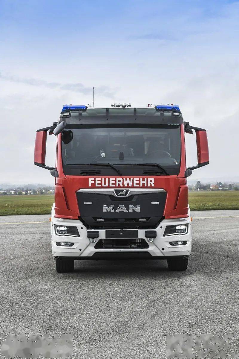 新一代曼恩tg底盘消防车来了,卢森宝亚打造,看起来果然帅多了