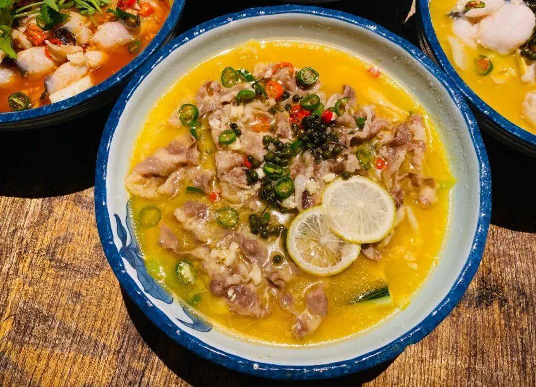 金汤柠檬鱼清新柠檬邂逅肉质鲜美的鱼,一个酸甜清爽,一个鲜美肥嫩
