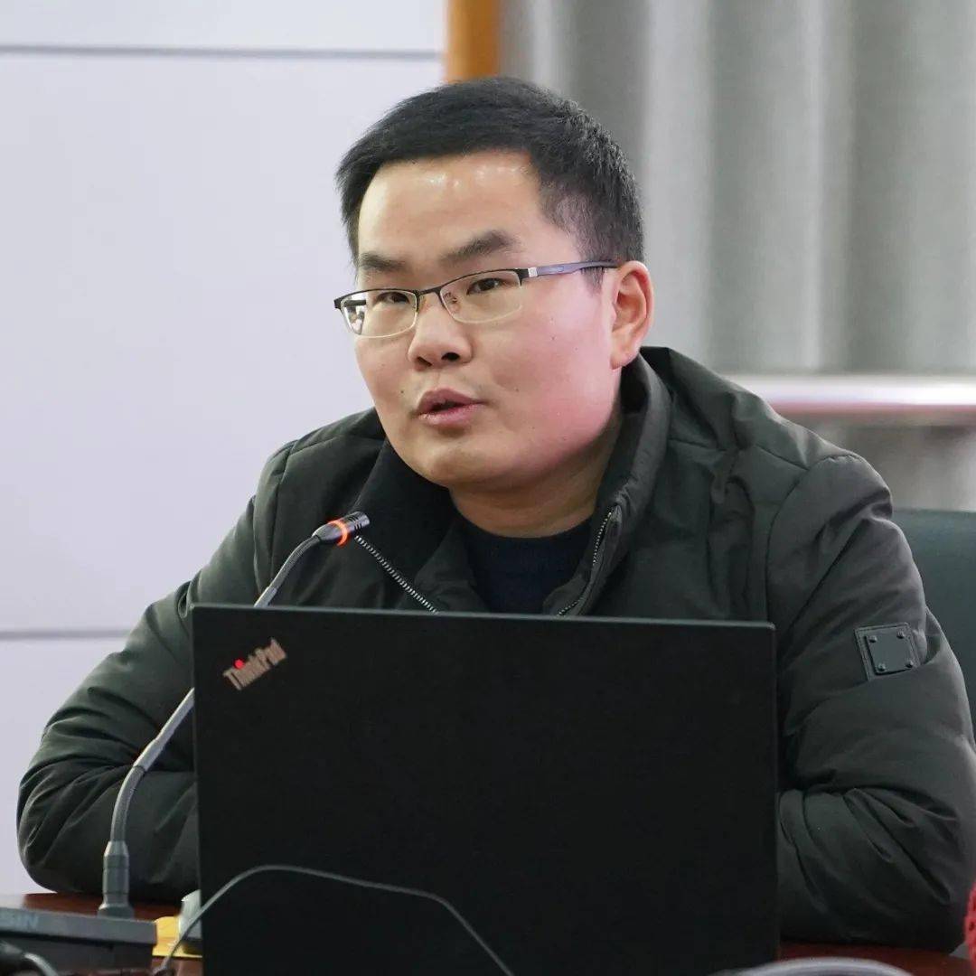 任教科目:地理王超老师座谈会上,王超,乔心悦,陈哲一,顾诗韵,李婷敏