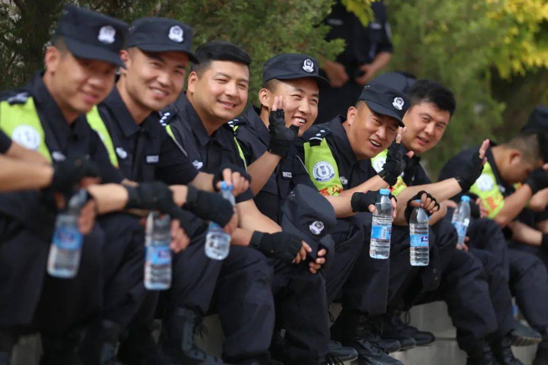 110张笑脸送给警察节最珍贵的礼物