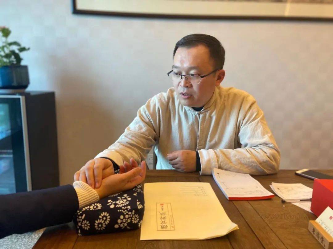 东济堂助力中信银行健康养生俱乐部举行私行客户答谢会现场问诊活动再