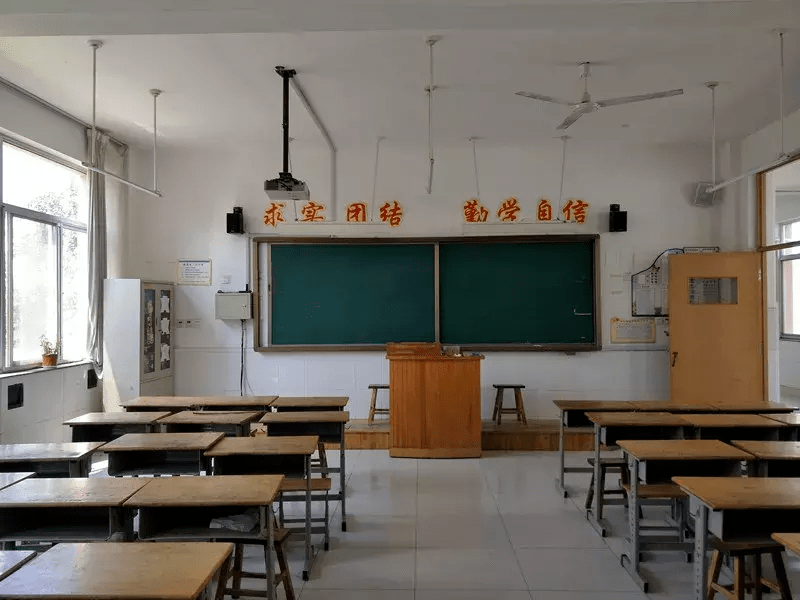临朐中学 教室图片
