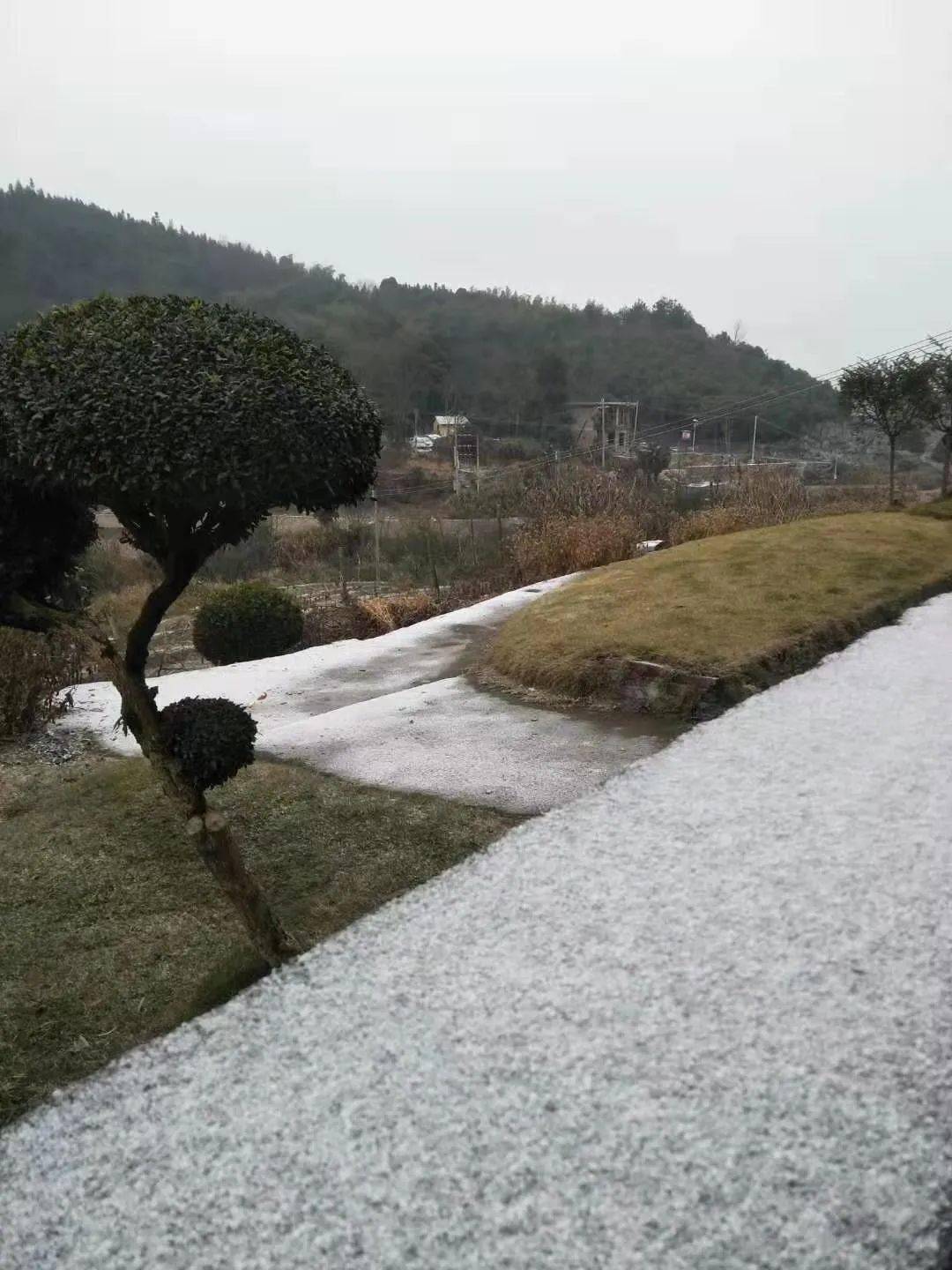 2021年乐昌第一场雪来啦乐昌多地下雪快来围观