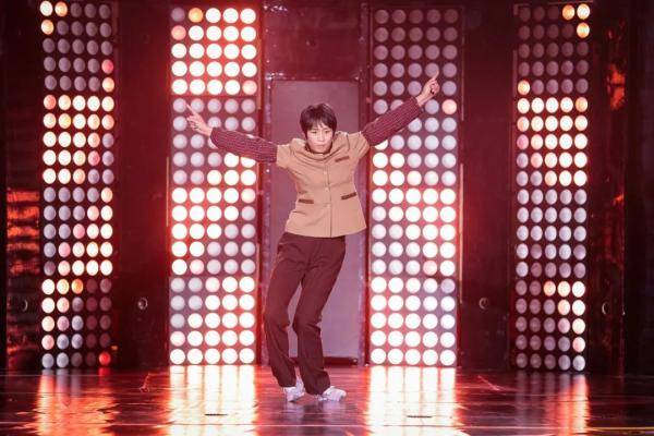 展示独特嗓音 分享声音带来的"困扰"勇敢登台只为寻得如意郎君张琰昆