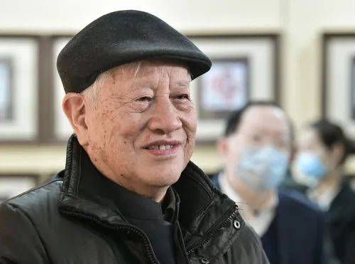 辛丑年特种邮票发布邮票设计者姚钟华时隔36年再画牛