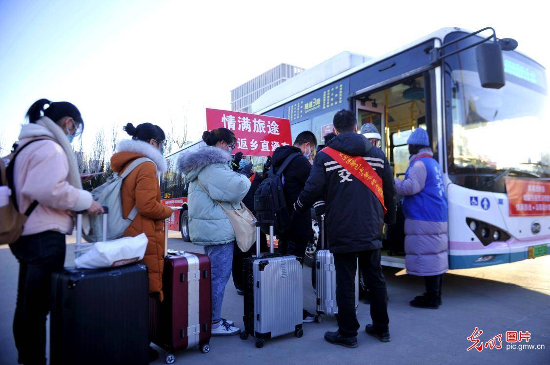 山东青岛 开通学子返乡直通车 一站到达减少途中接触