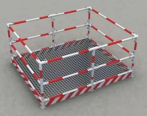 (2)踢脚板:踢脚板顶部在平台地面之上高度应不小于100mm,其底部距地面