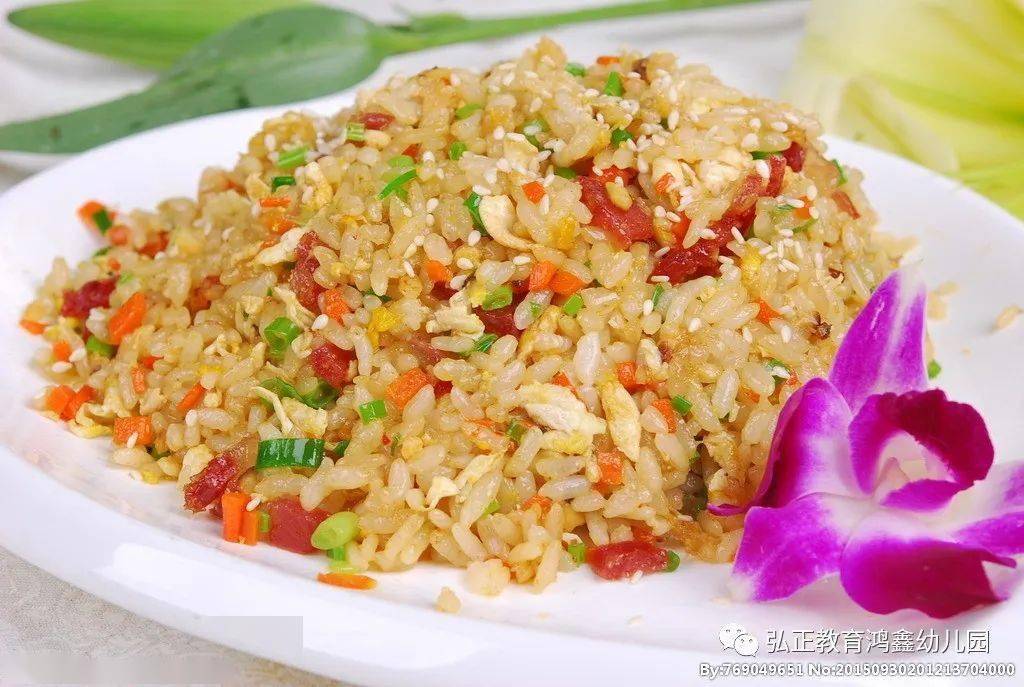 奶柿子 哈蜜瓜午餐:丰收炒饭 目鱼筒骨汤早点:黑豆核桃浆 紫米红豆