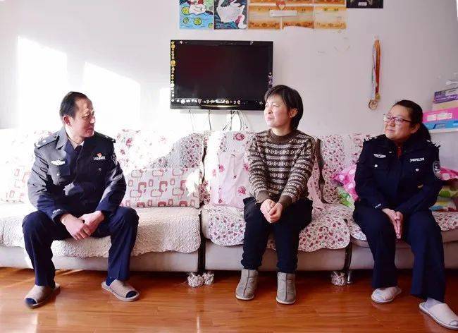 蜀山监狱:升警旗重温誓词,百余名民警在岗位上过节