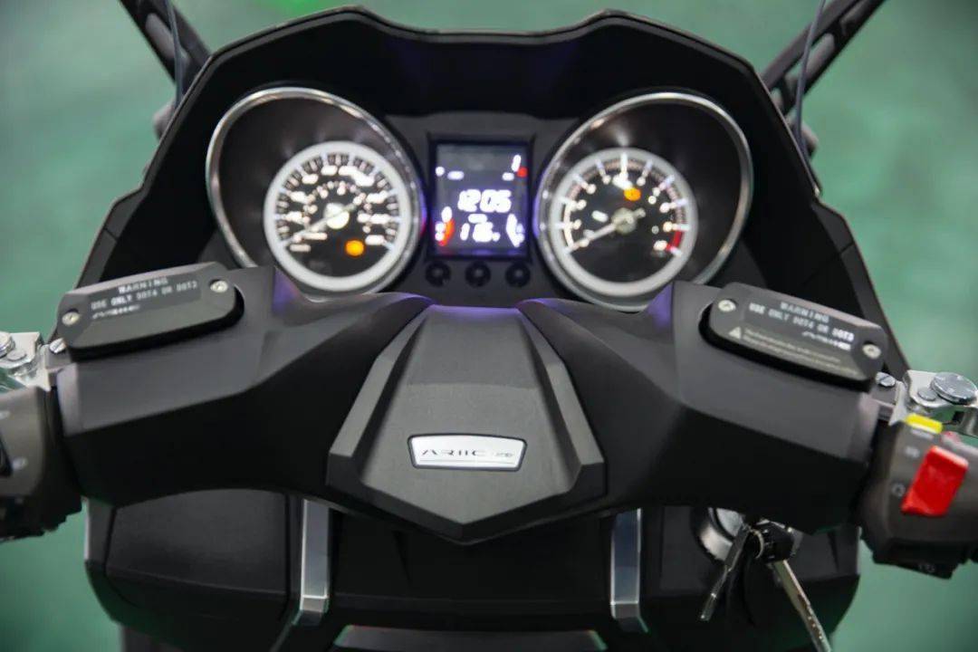 力刻318试驾报告一台精细打磨的大踏板去掉外衣看内在