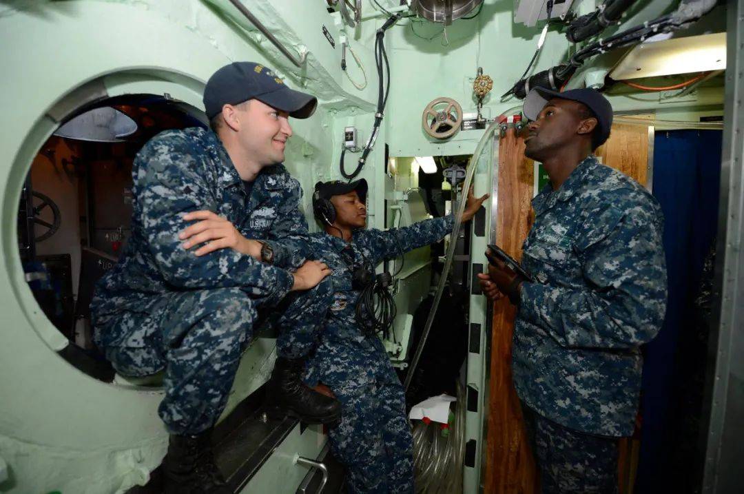 美国海军维吉尼亚级核潜艇作训组图 - 军记也是战斗力(13)