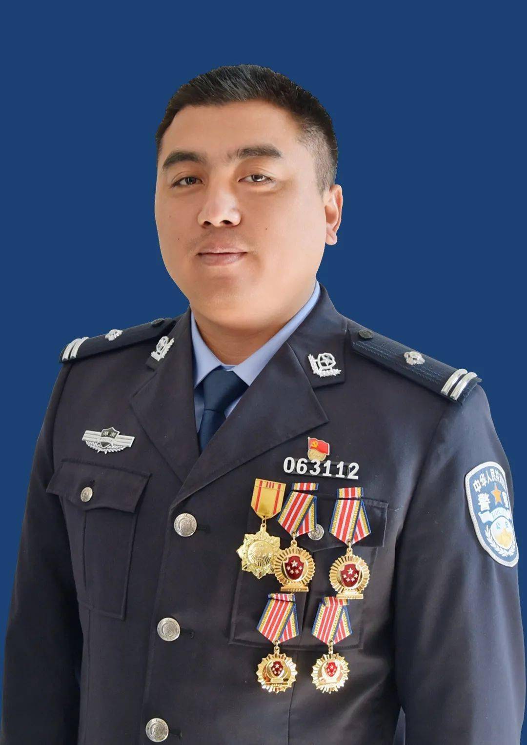 长沙市公安局雨花分局刑侦大队副大队长 安志矩形色块成为一名光荣的