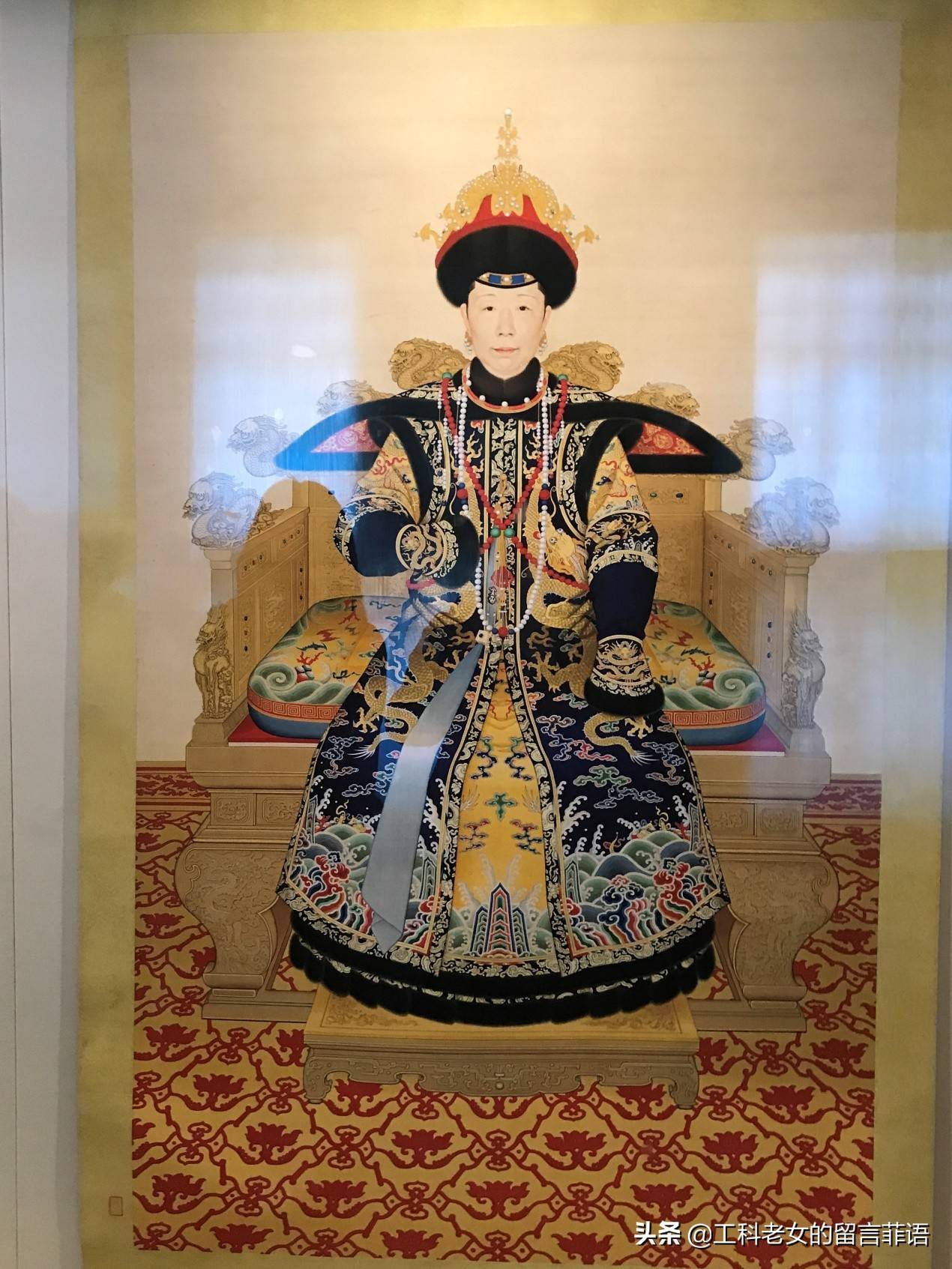清人画孝圣宪皇后八旬像轴在寿康宫配殿"隆庆尊养"展中第一部分"母仪