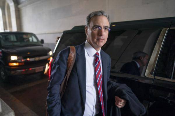 特朗普被曝遭前司法部长,白宫律师警告:你不能赦免自己_巴尔