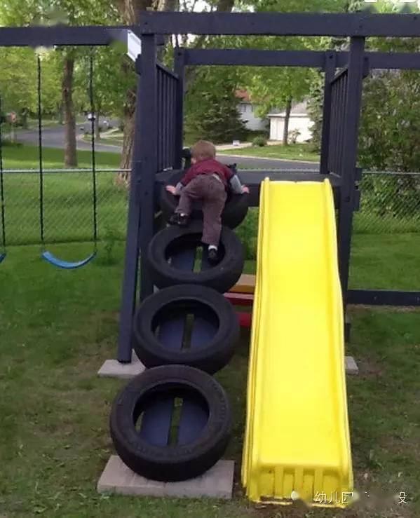 较大的滑梯也可以这么干,或者干脆直接用它做一面攀爬墙.