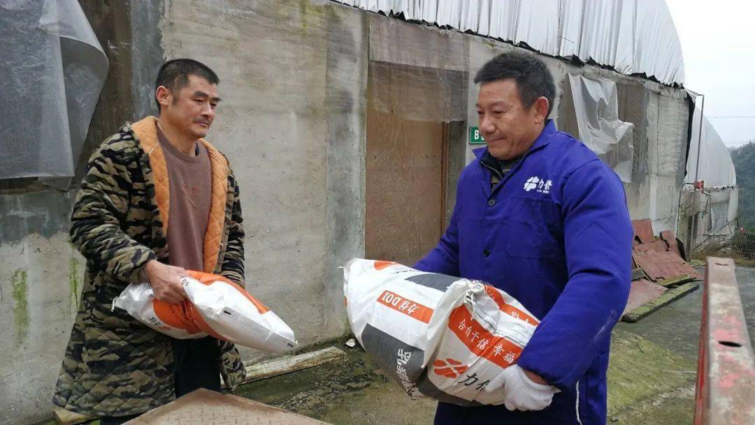 当代表就要脚踏实地干事情记天全县人大代表余正华