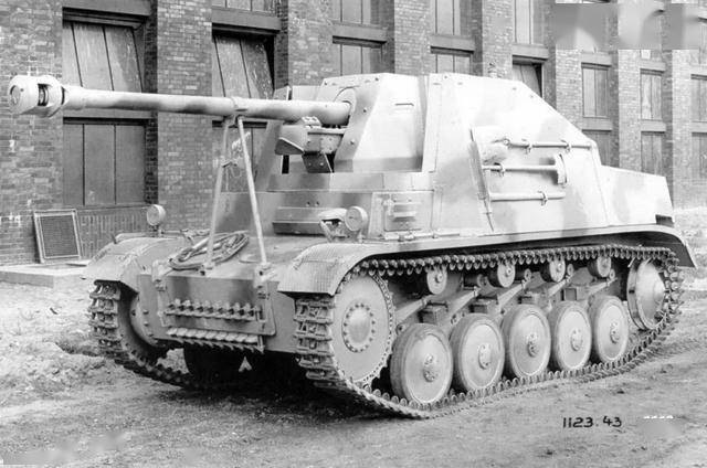 ii号坦克变形车:"黄鼠狼"ii在坦克歼击车方面,ii号坦克也非常"热心"