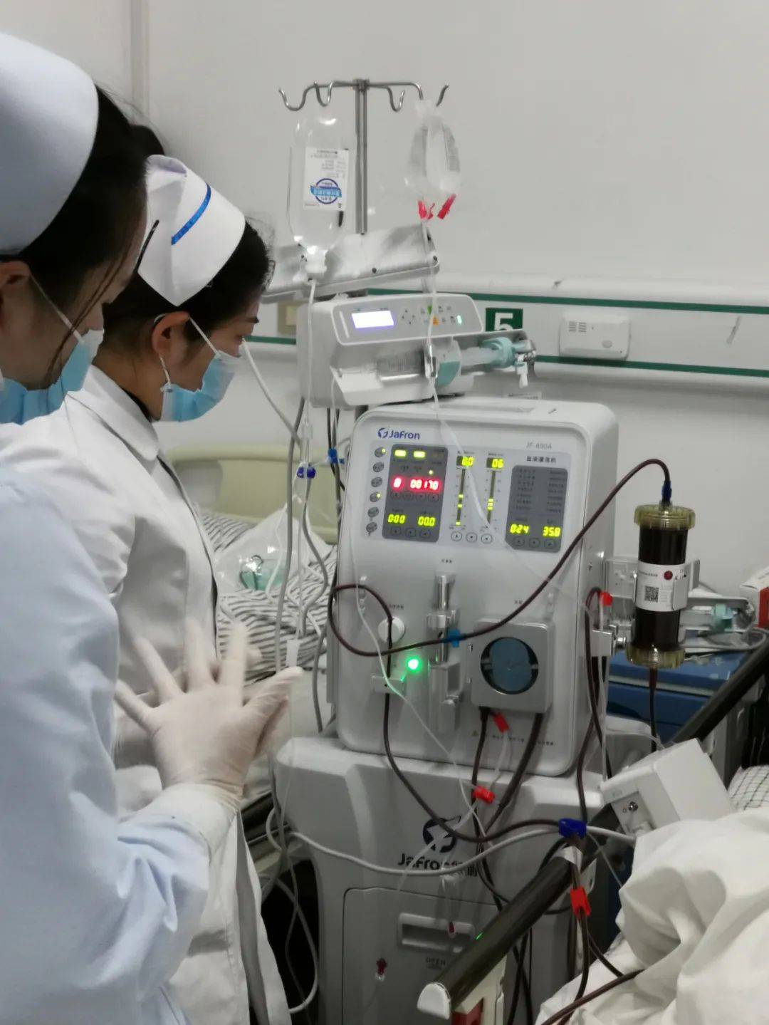 女子误食药物命悬一线,血液灌流再显神通力挽狂澜——新蔡同安医院又