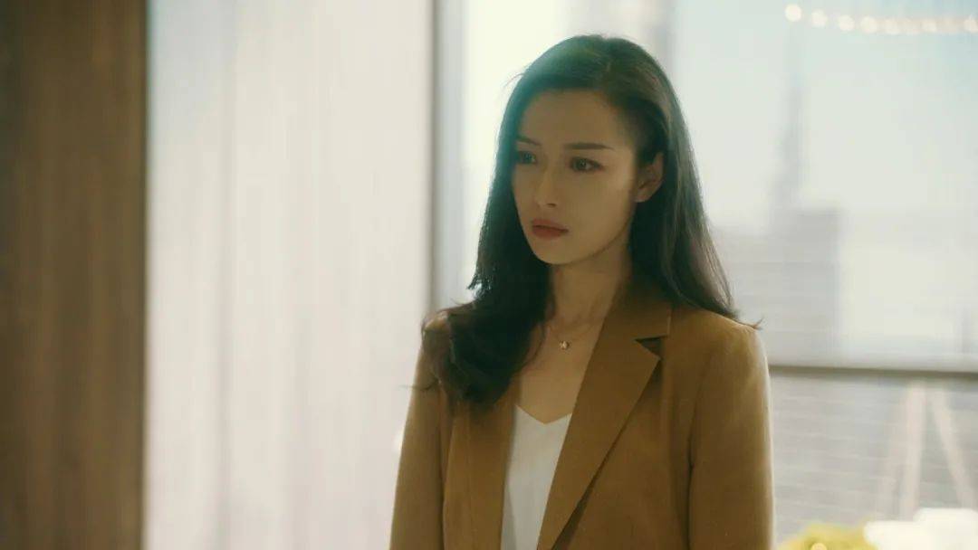 鎏女郎朱锁锁真是一本职场穿搭新指南