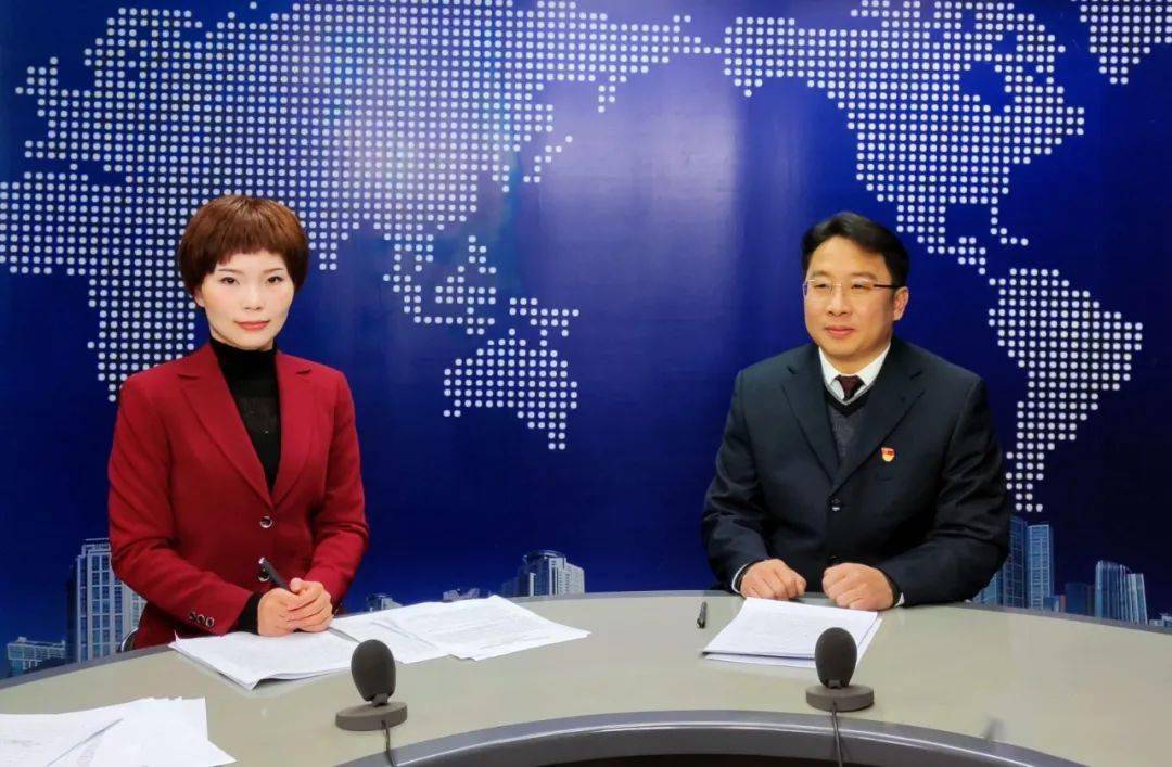 1月12日,匡远街道党工委书记郭强做客宜良县融媒体中心演播室,就贯彻