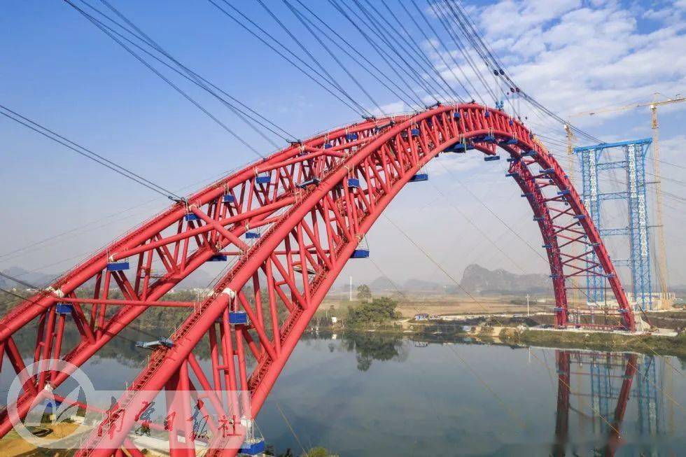 5米!世界最大跨径公路钢管混凝土提篮拱桥顺利合龙