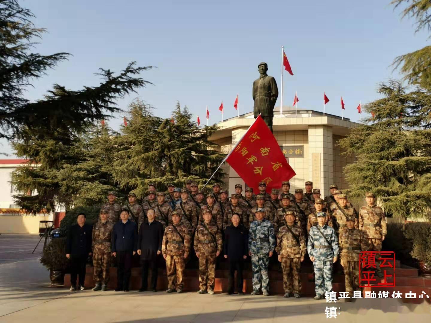 镇平县雪枫精神为南阳驻军部队过境拉练增添士气