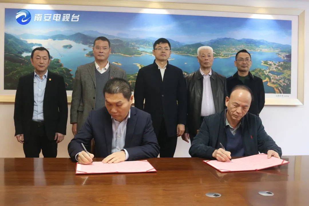 刚刚南安霞美四乡贤共认捐善款1600万元