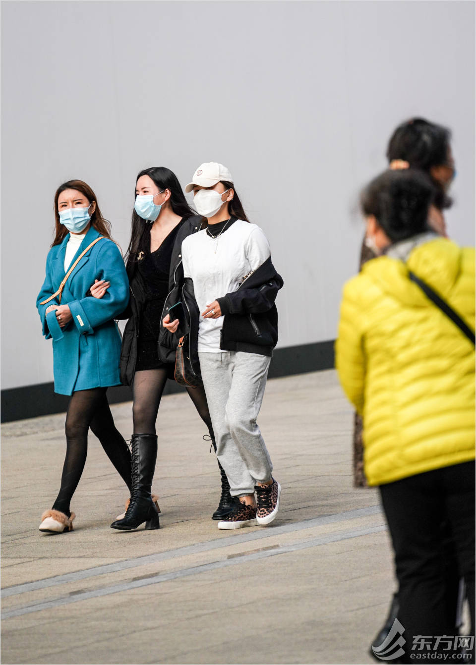 申城气温坐上过山车:今天最高温超18℃ 市民开启乱穿衣模式