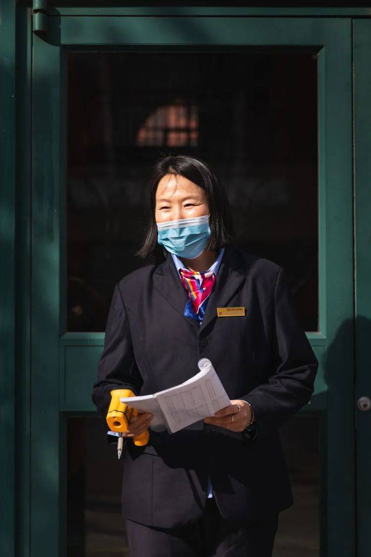 青岛宿管阿姨邀留校石家庄学生回家过年被网友爆赞她却说我只是出于一