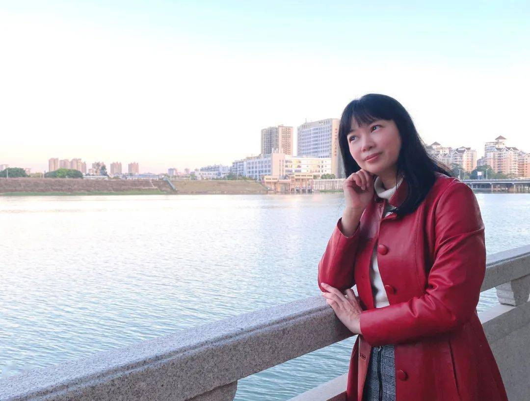 广东诗人曾艳梅67走进第四届中原杯全国诗词创作大奖赛