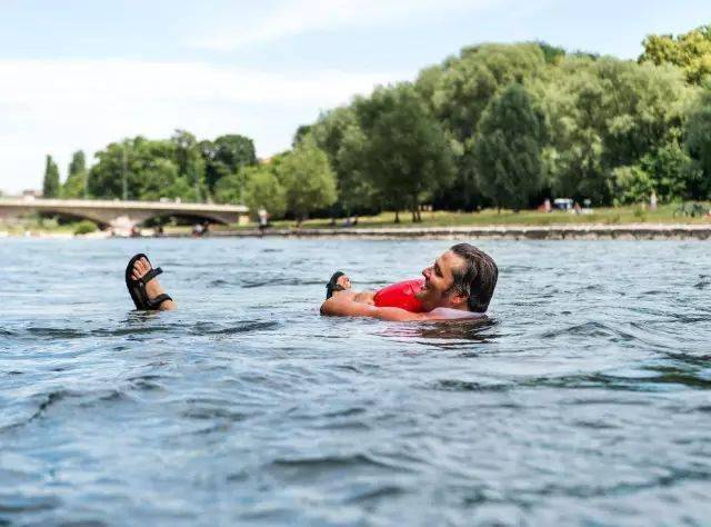 在慕尼黑,游泳上班,不是稀奇事!