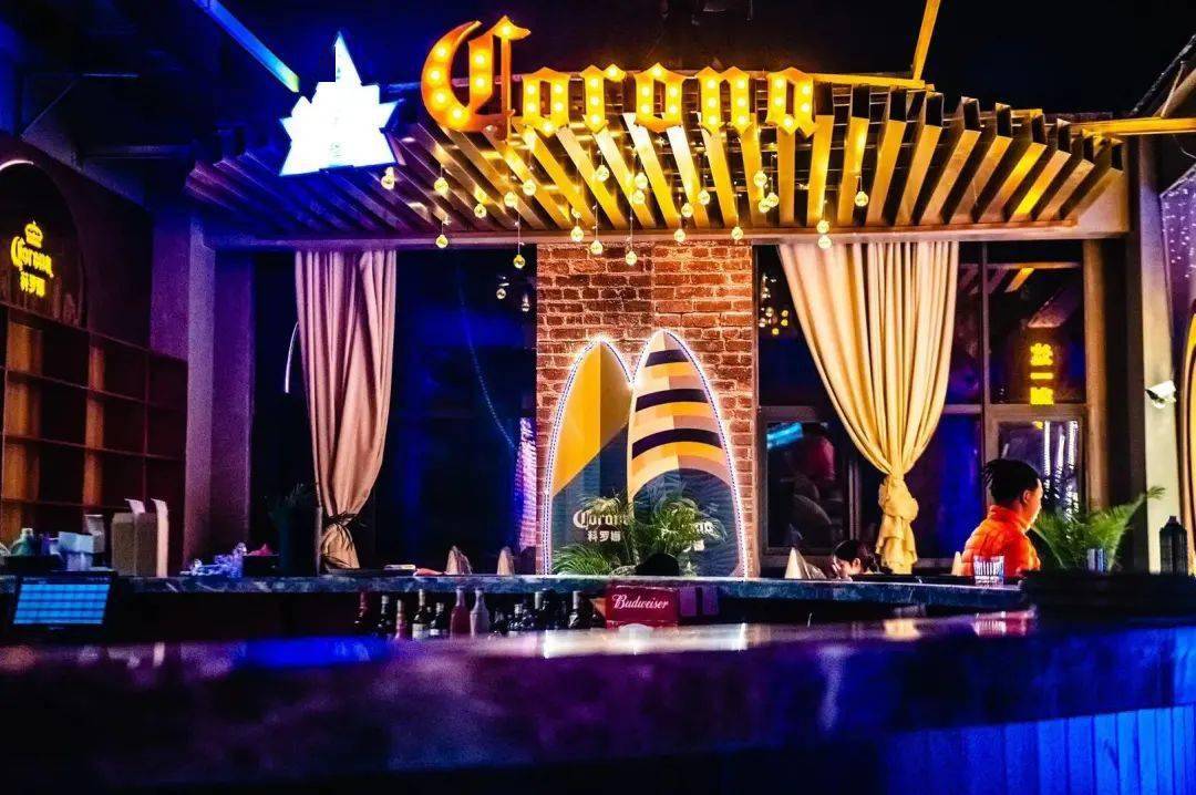 9抵200!南充惊现空中酒吧,360°观夜景,超燃live就在这.