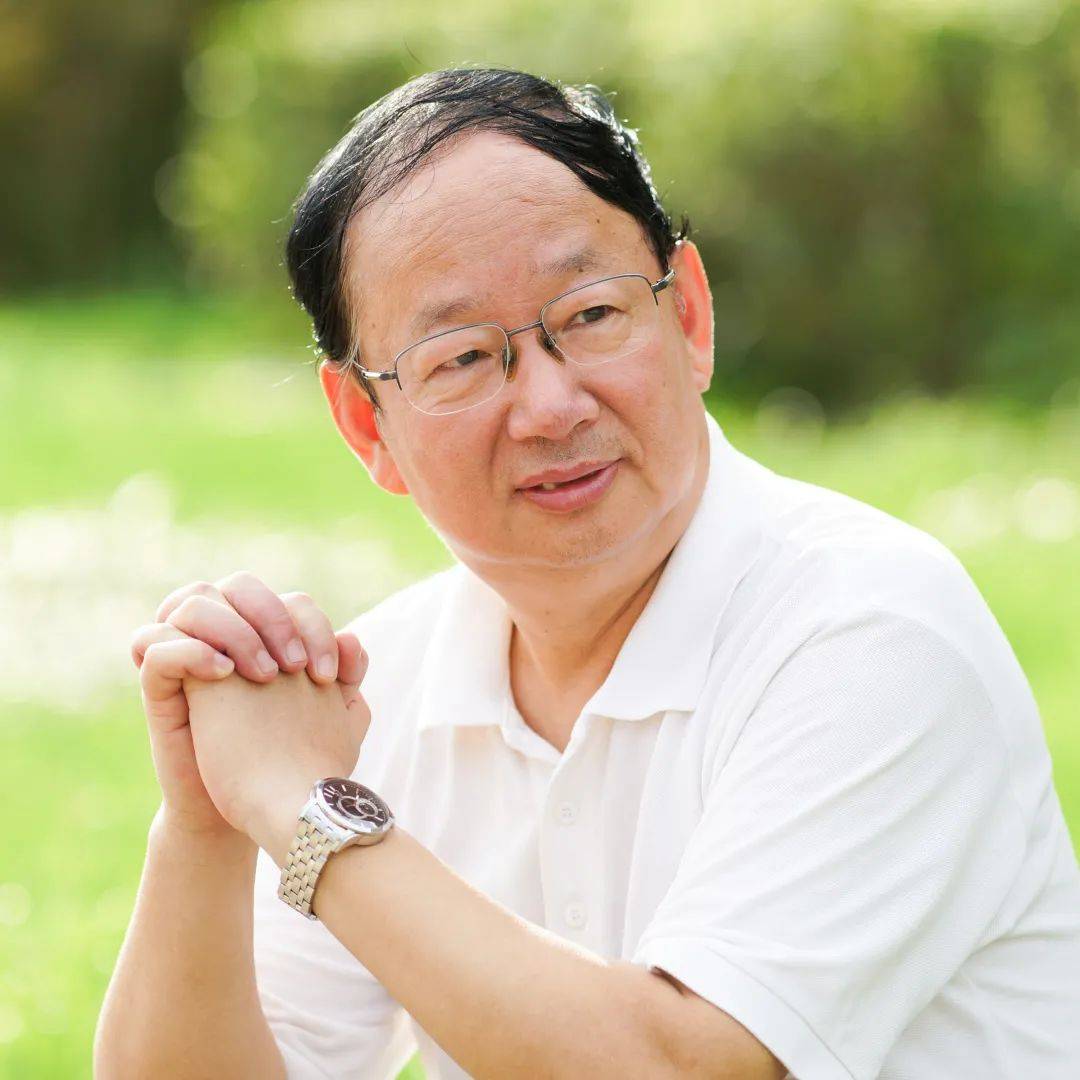 主讲嘉宾傅修延文学博士,江西师范大学资深教授,博士生导师,江西师范