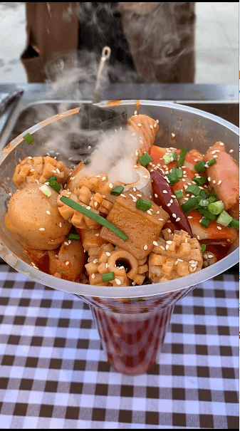 火锅该有的它都有火锅食材新鲜干净一人食的火锅杯,逛街看剧,一杯就