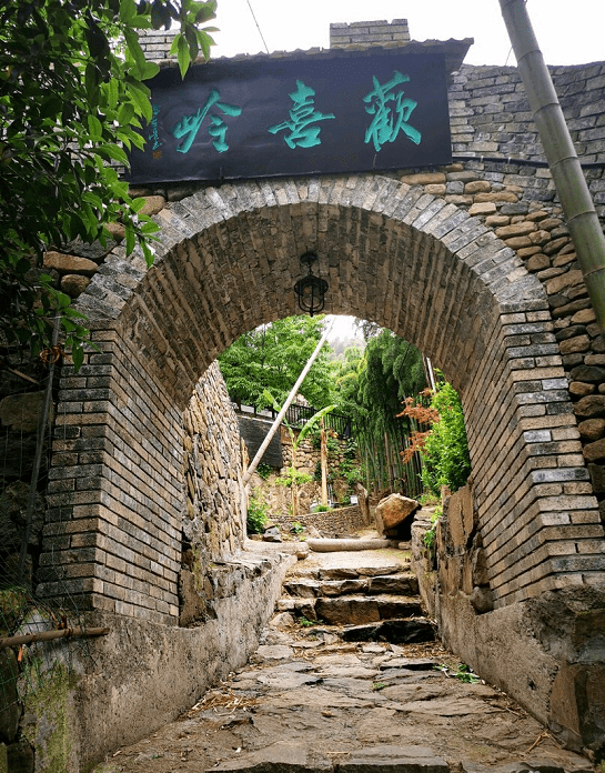 蓝天下户外探湖道120周三徒步安吉欢喜岭古道远眺天荒坪江南天池漫漫