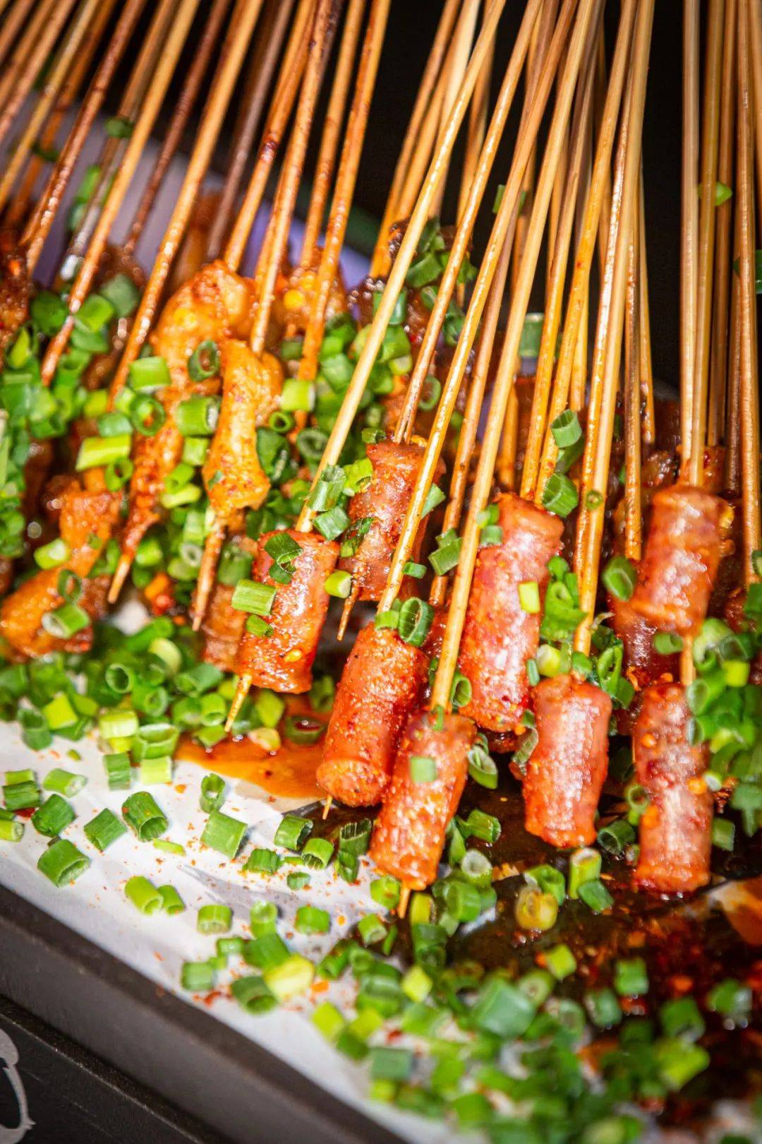 一大把烤串,使劲儿撸串~鱼豆腐,小香肠,里脊.