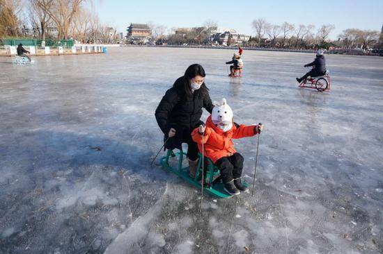 北京什刹海冰场今起实施限票