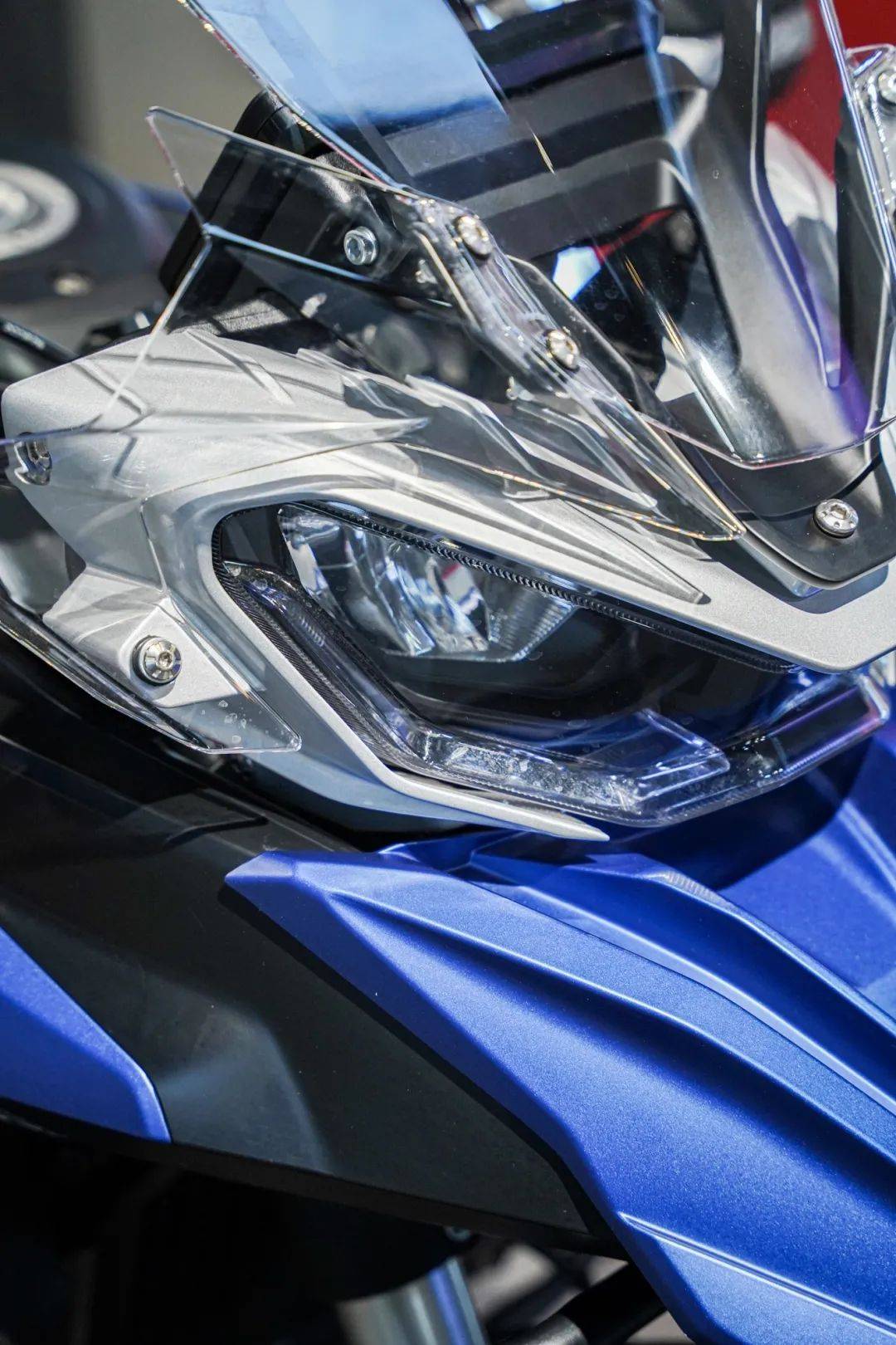 qjmotor骁750更大的车身更大的排量2021来一场说走就走的旅途吧