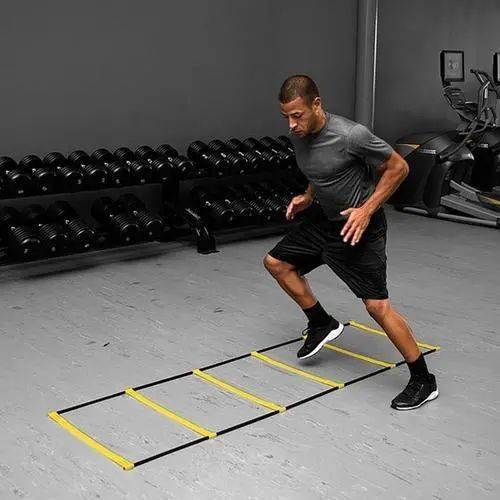 格斗高手进退自如的步伐从这里开始敏捷梯训练