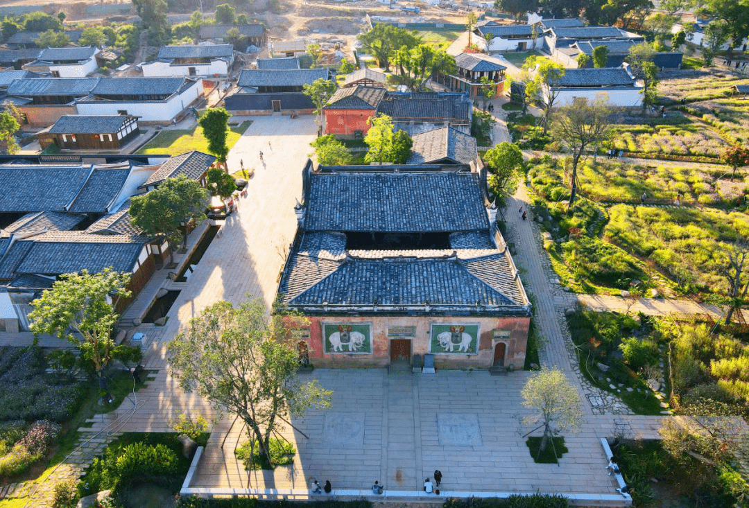 在古厝过幸福年丨梁厝年味写春联迎牛年