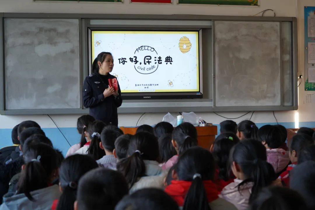 【视频】法治清风盈校园 普法课堂伴成长