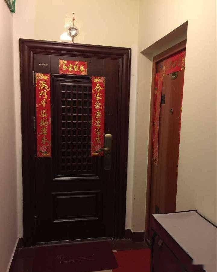 为何农村有人在大门上挂镜子3种情况没啥用涂个心理安慰而已