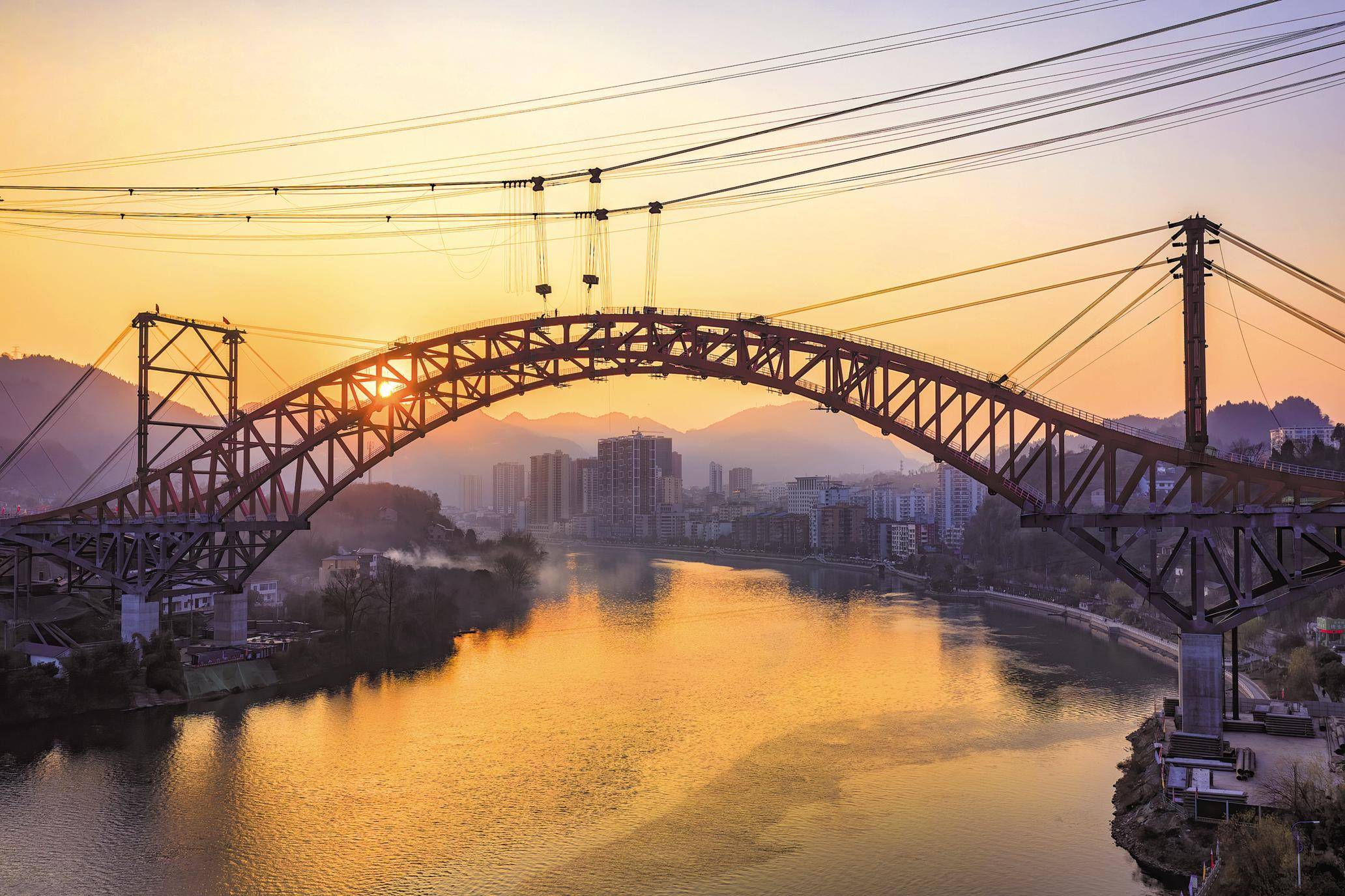 长阳清江特大桥合龙